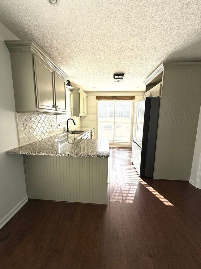 Building Photo - Charming 3 Bedroom Cape Cod