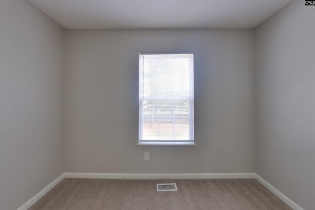 Building Photo - 131 Quiet Grove Dr