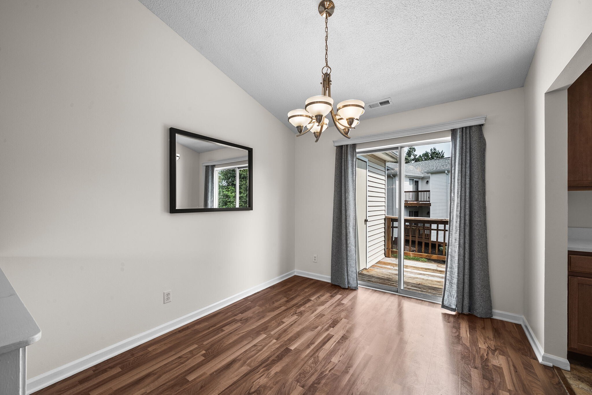 Building Photo - 1614 Thrush Ter