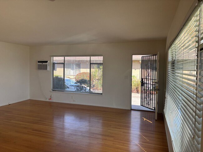 Building Photo - 215 S Baldwin Ave