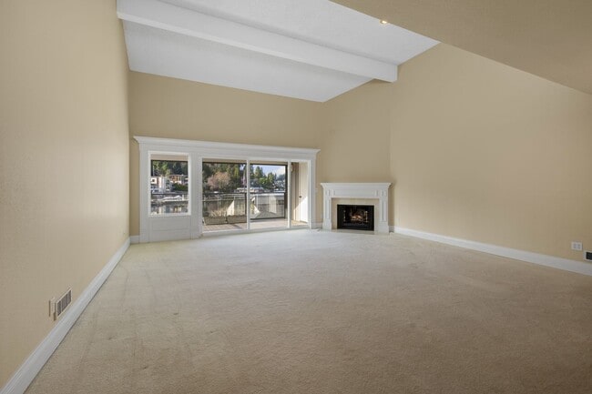 Building Photo - 2bd/1.75ba Bellevue Condo