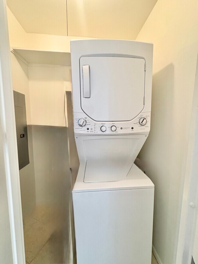 Building Photo - 505 N Lake Shore Dr