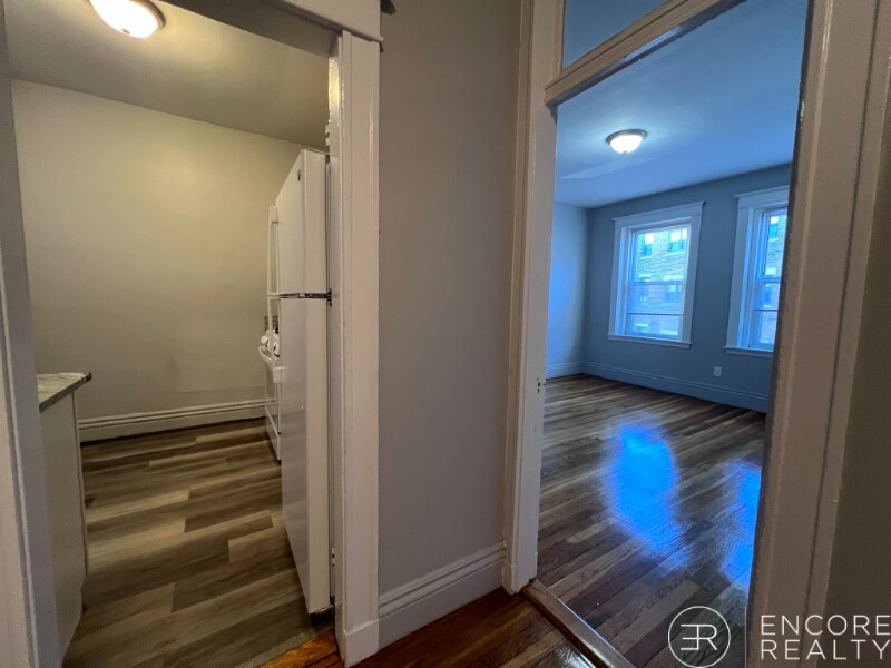 Building Photo - 376 Riverway