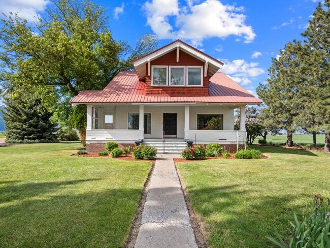 Primary Photo - Beautiful craftsman style farmhouse outsid...
