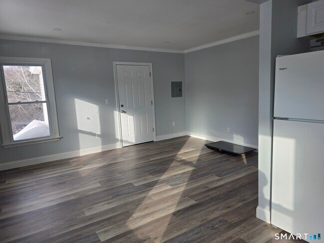 Building Photo - 73 Meridian St