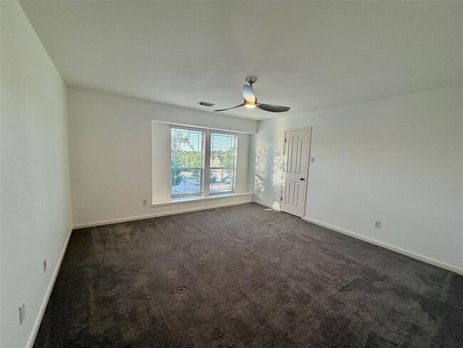 Building Photo - 904 Annadale Dr