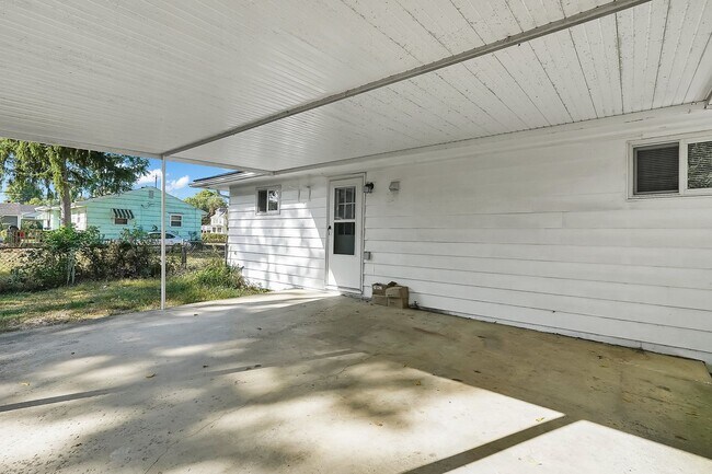 Building Photo - Affordable 3 Bedroom Home