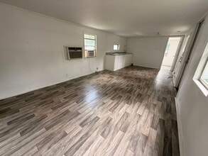 Building Photo - Cute 2 Bed in Greenville!