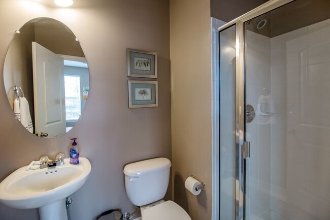 Building Photo - MOVE-IN SPECIAL! Beautiful 4-Bed, 3.5-Bath...