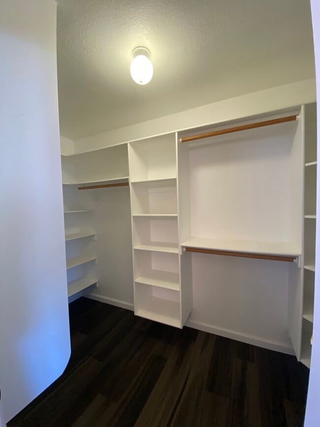 Building Photo - COUNTRY PLACE II U3 - Bluebird Avenue