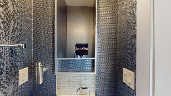 Building Photo - 1103 9th St NE