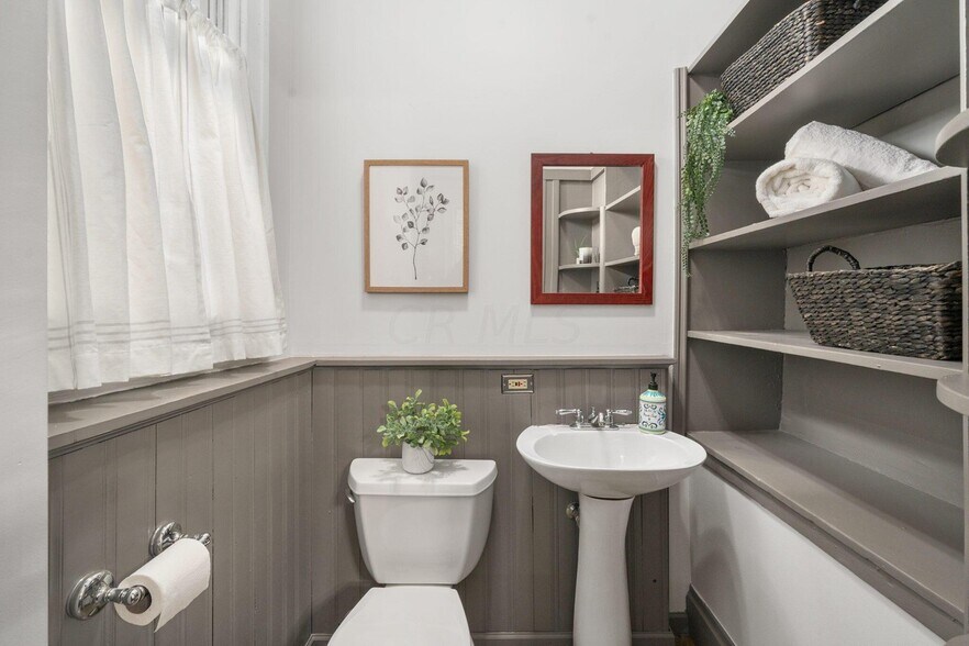 1/2 Bath - 67 E 1st Ave