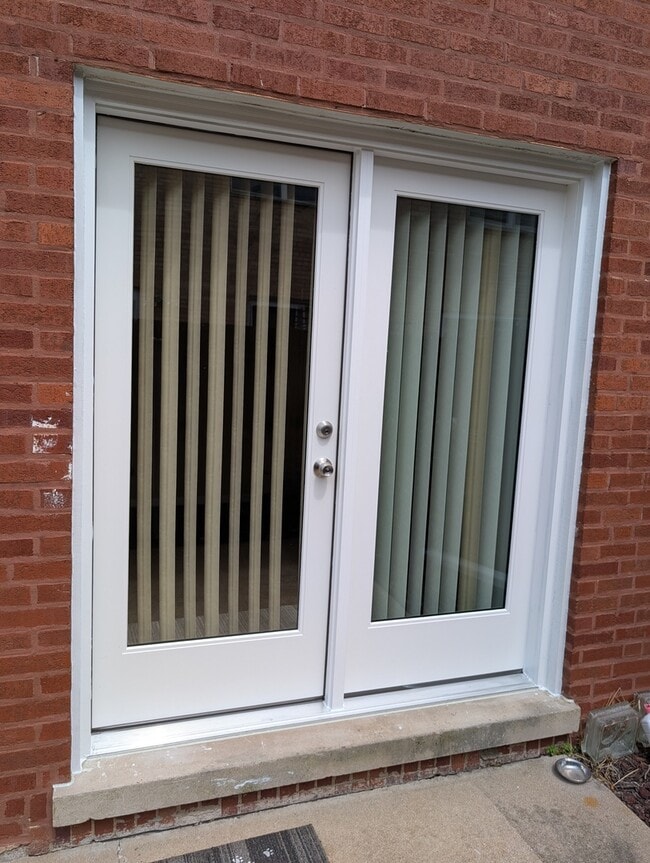 Building Photo - 208 Dee Rd