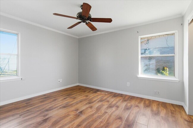 Building Photo - "Charming 3-Bedroom Retreat with 2 Full Baths in Farmers Branch"