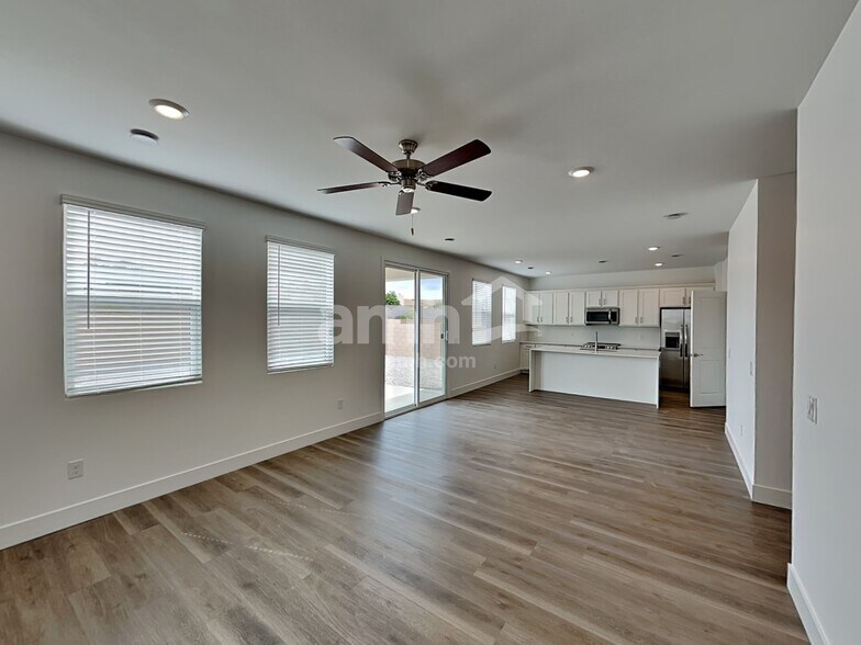 Building Photo - 9660 Harkes Dr
