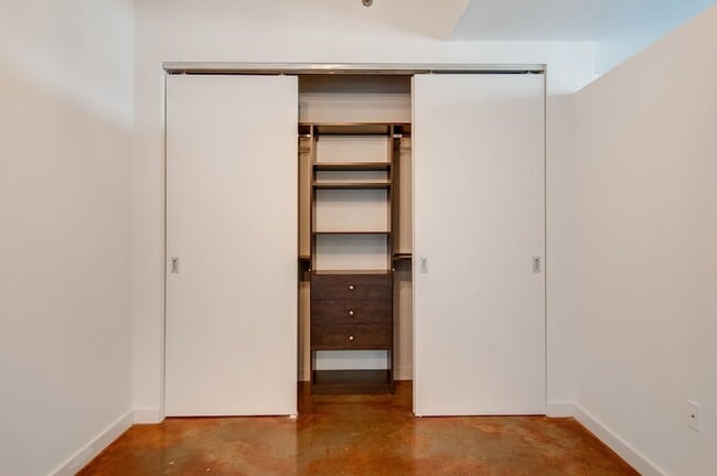 Building Photo - 600 12th Ave S