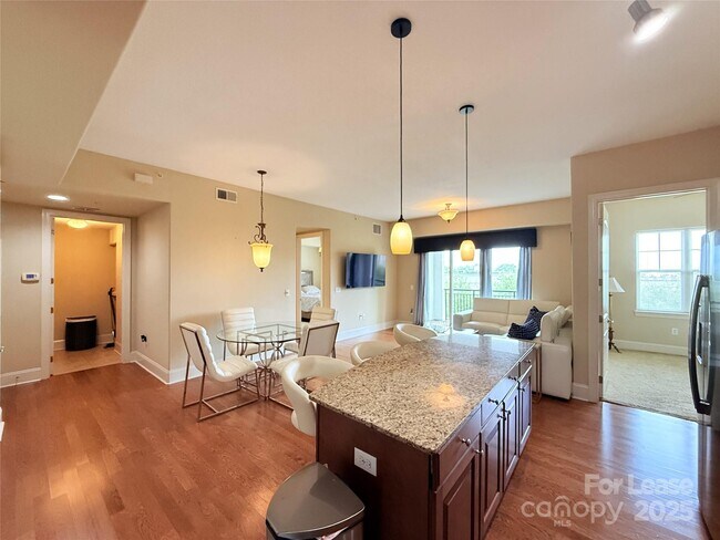 Building Photo - 4625 Piedmont Row Dr