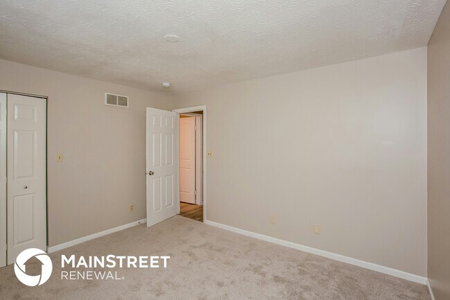 Building Photo - 4051 Luxembourg Cir W