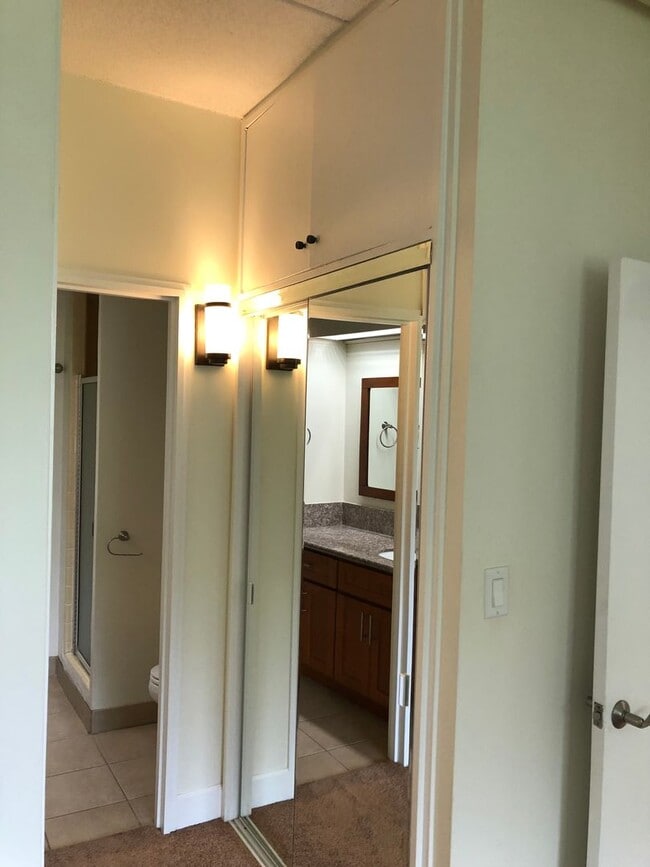 Building Photo - 2 Bed 2 Bath 1 Parking at Marco Polo Apartments, Great Views and Amenities!!!