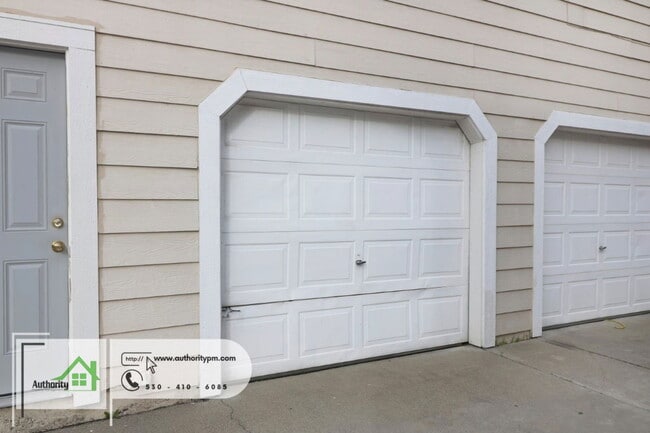 Building Photo - 1549 Bruce Dr