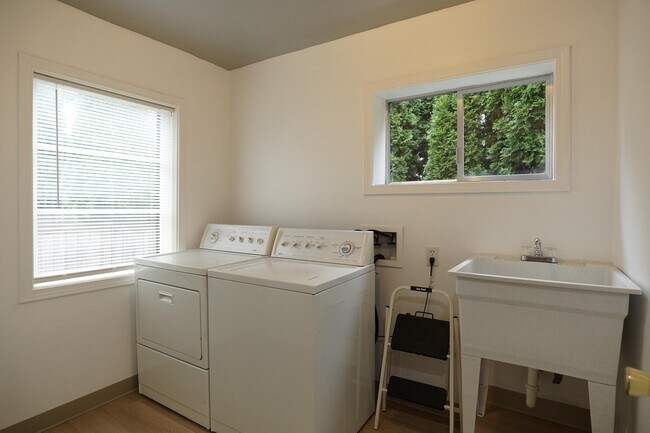 Building Photo - 329 Renton Ave S