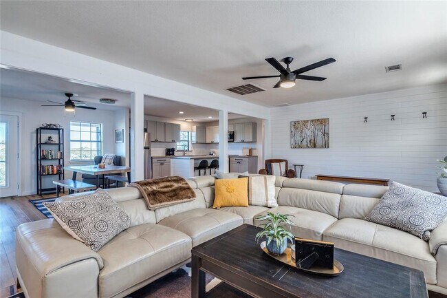 Building Photo - 631 Harmon Hills Cove