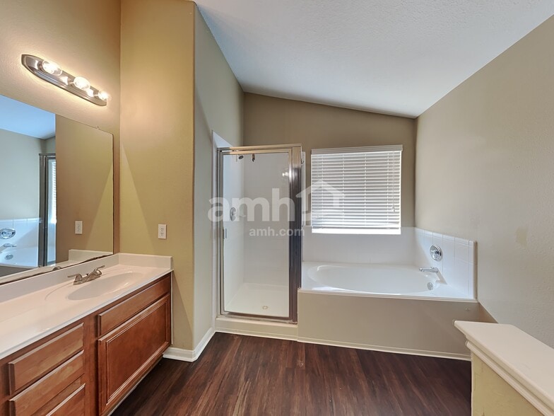 Building Photo - 1034 Riverwood Dr