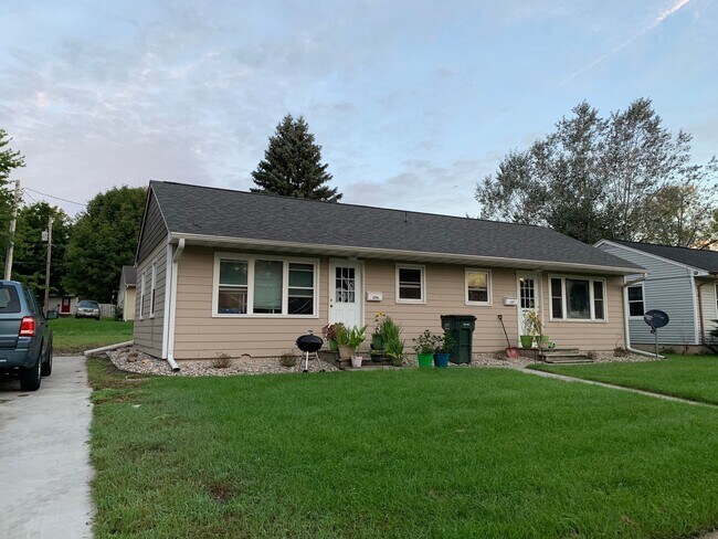 Primary Photo - 243 S Franklin Ave