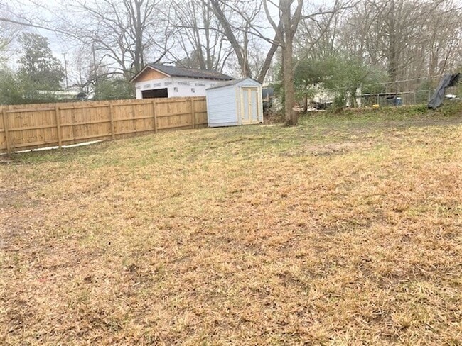 Building Photo - Matthews - 100% Remodeled, 2 Bedroom Home!