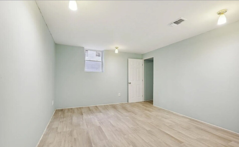 Building Photo - 2080 Singer Way