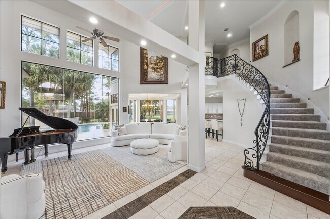 Building Photo - 600 Royal Oaks Dr