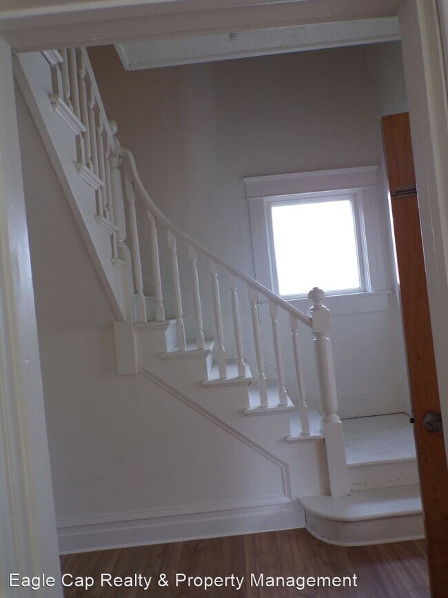 Building Photo - 3 br, 1.5 bath House - 164 E Delta