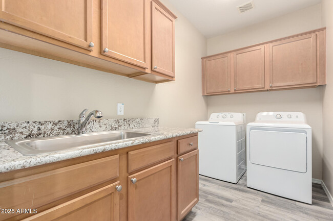 Building Photo - 111 N 193rd Dr