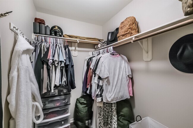 Building Photo - 4311 Duesenberg Ct