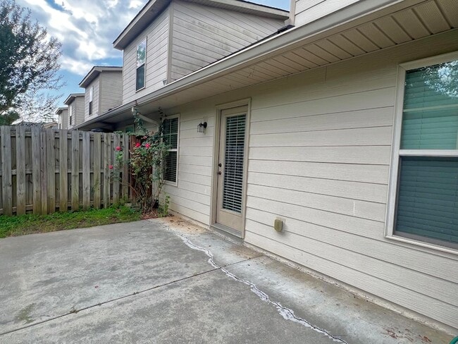 Building Photo - 528 Scenic Dr