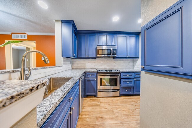 Building Photo - 18800 Egret Bay Blvd