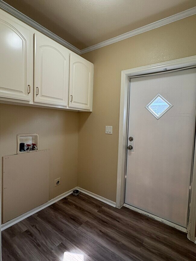 Building Photo - 10002 Sugarvine Ln