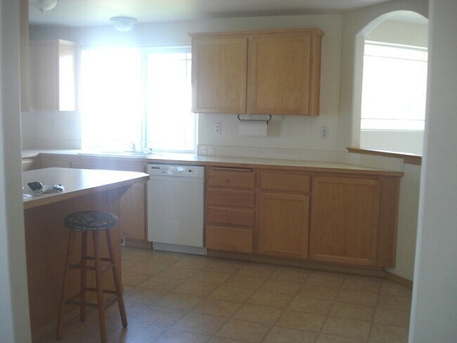 Building Photo - Beautiful 4 Bedroom Home on a Corner Lot i...