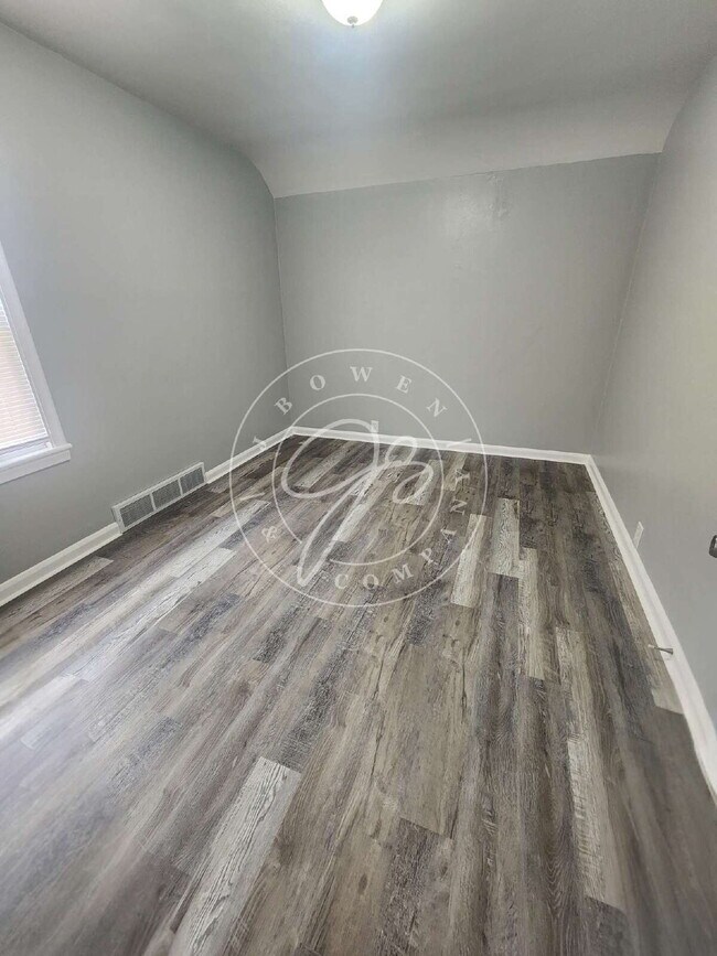 Building Photo - Spacious & Updated 3-Bedroom Home in East Toledo – Birmingham Neighborhood