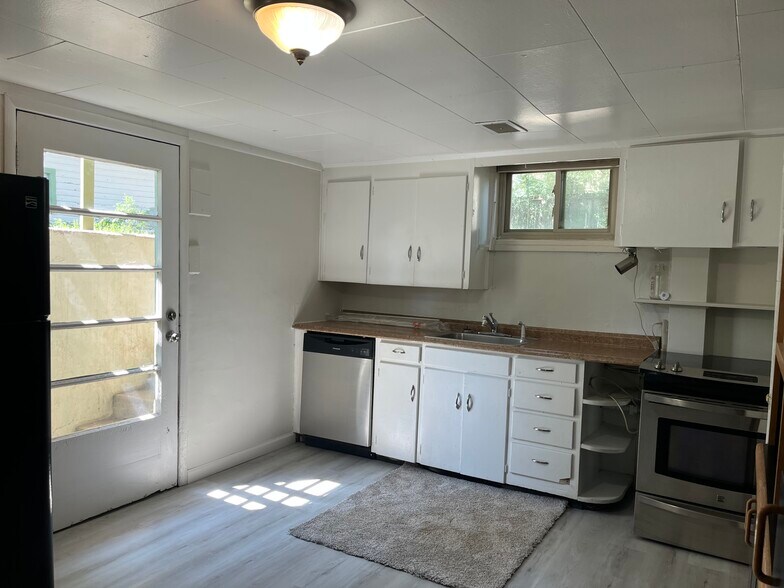 Building Photo - 932 Cheyenne Blvd