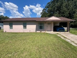 Building Photo - 3/1/1 located in Summerfield