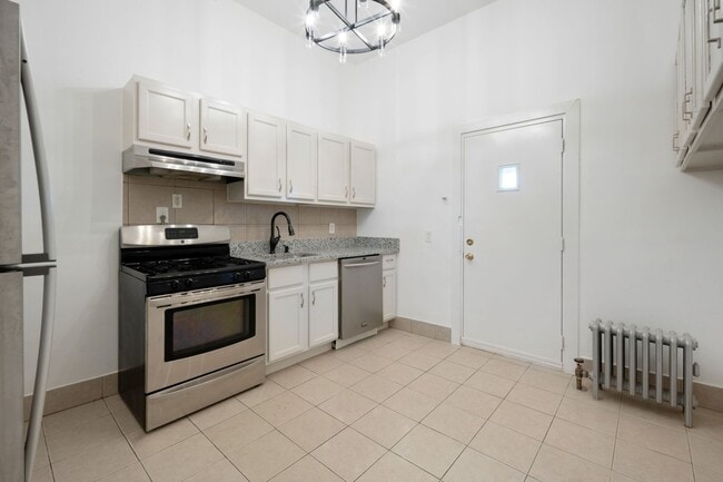 Building Photo - 3136 S Prairie Ave