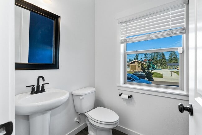 Building Photo - 2022 - Plenty of upgrades !  Access to Pool + Amenities. AC on Main, Walking trails, Nice End uni...