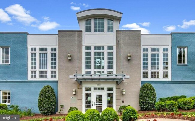 Building Photo - 4079 S Four Mile Run Dr