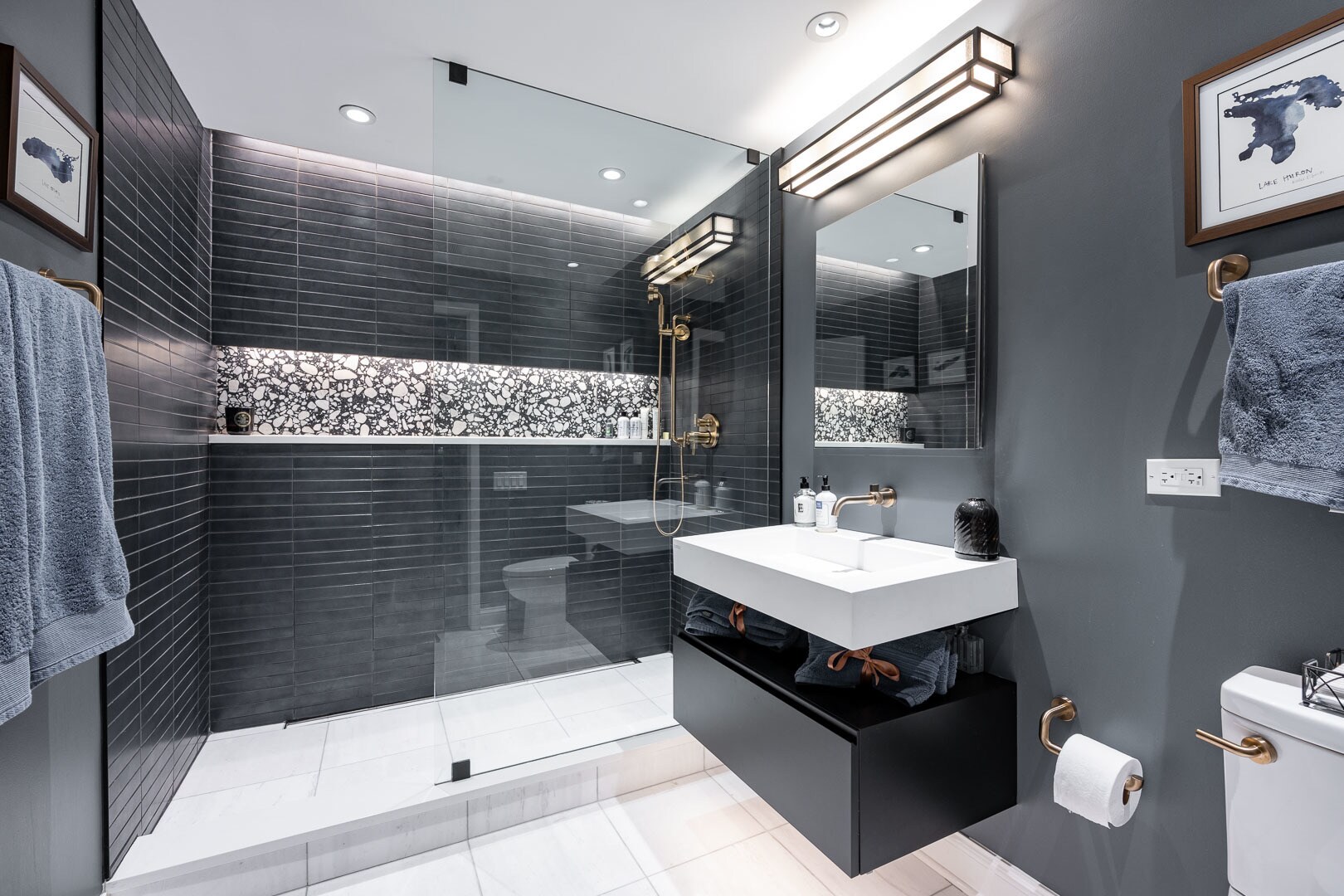 Building Photo - 850 W Adams St