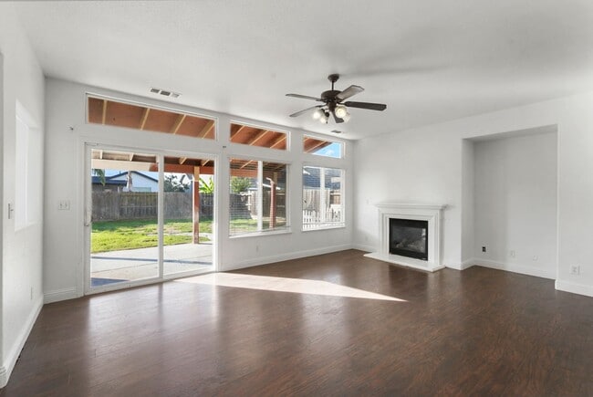 Building Photo - Beautiful 4 Bedroom 3 Bath home in Riverbank