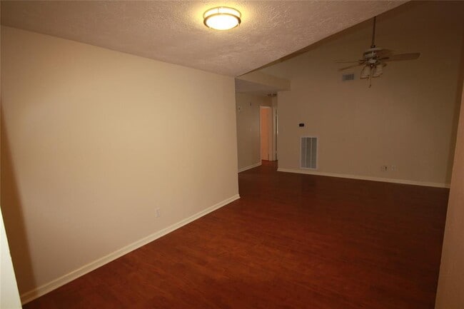 Building Photo - 22138 Birch Valley Dr