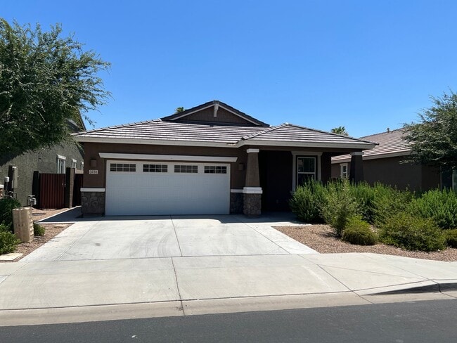Primary Photo - Spacious 4-Bedroom Home in Valencia Height...