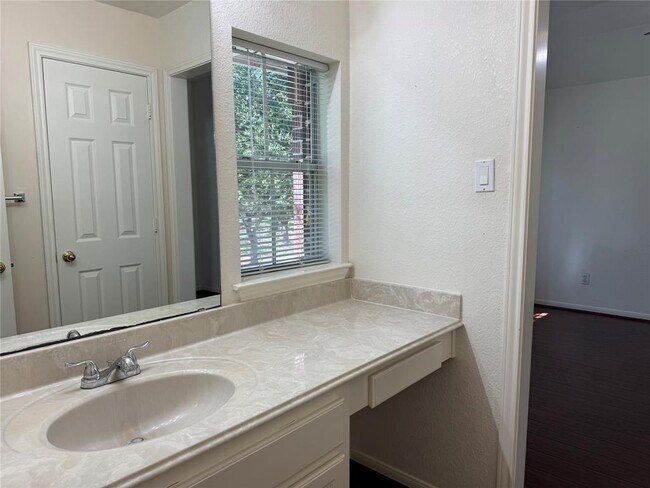 Building Photo - 17414 Fountainview Cir