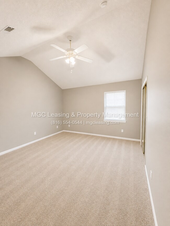 Building Photo - Spacious 3-Bedroom Townhome on the North side of Lee's Summit